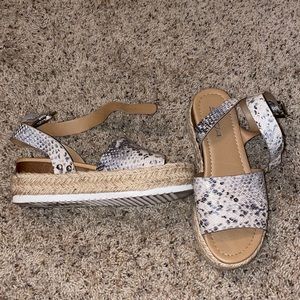 Platform sandals